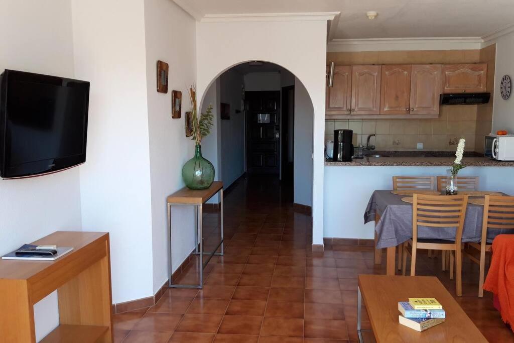 Apartamento With Pool And Gardens Near The Coast San Miguel de Abona