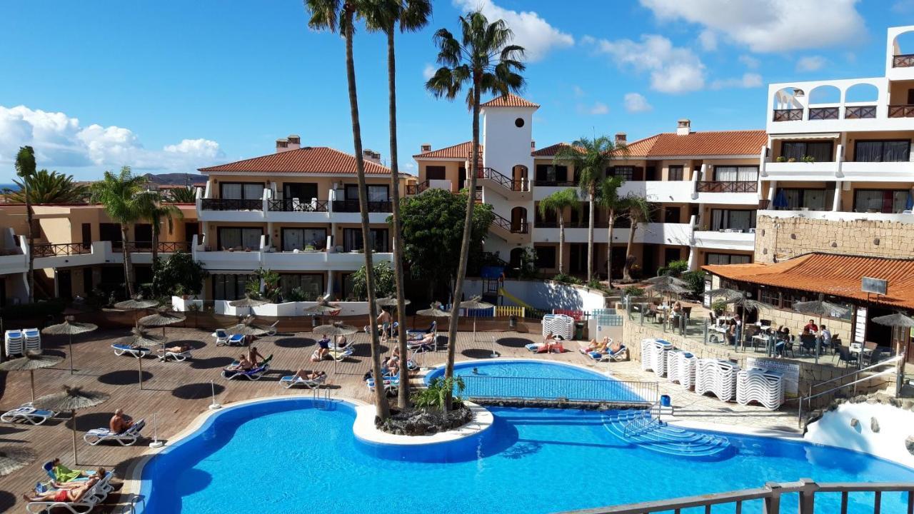 Apartamento With Pool And Gardens Near The Coast *